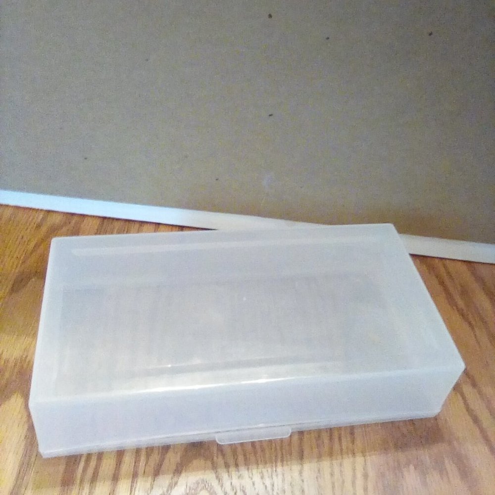 Plastic container - Picture 2 of 3